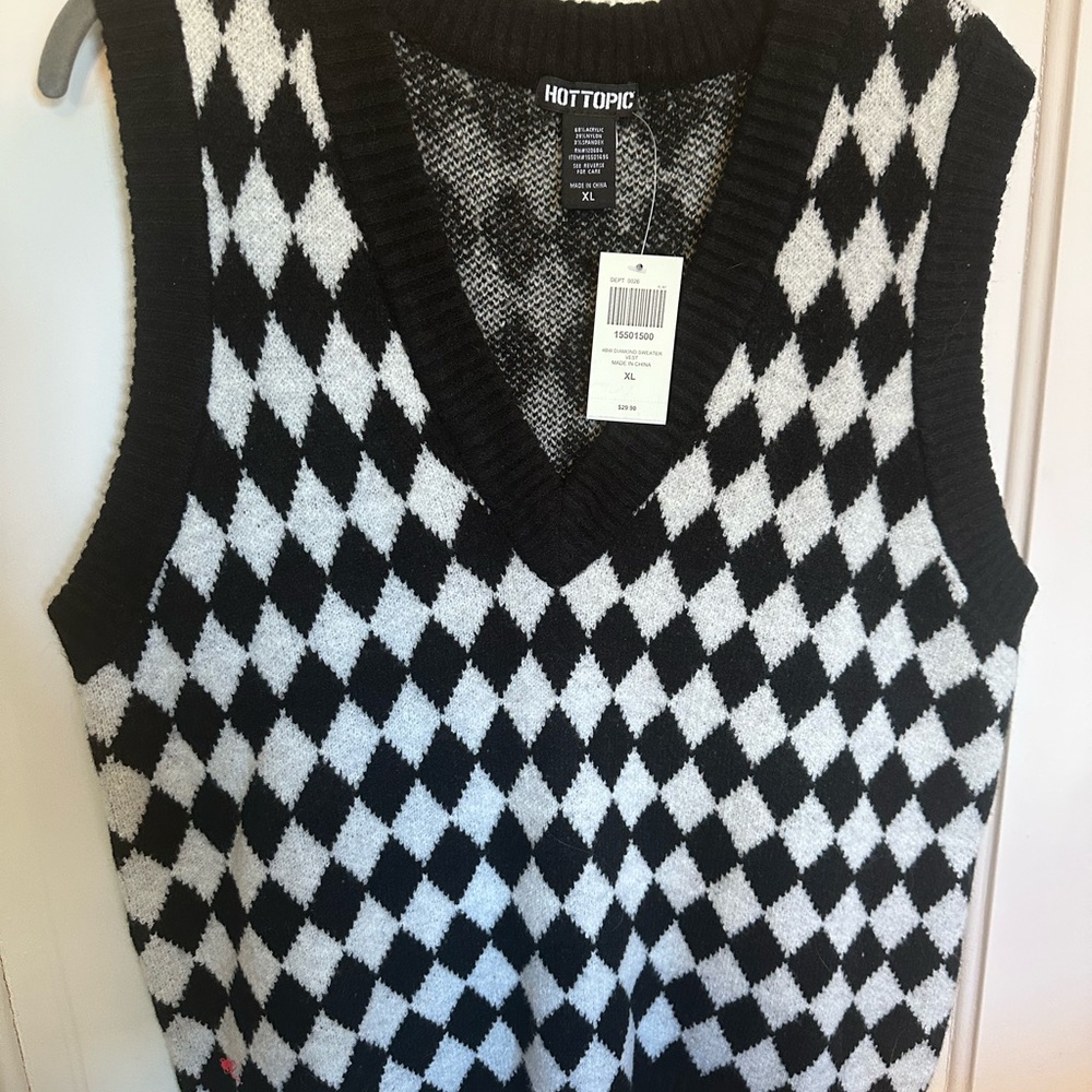 Hot Topic Black and White Diamond Sweater Vest